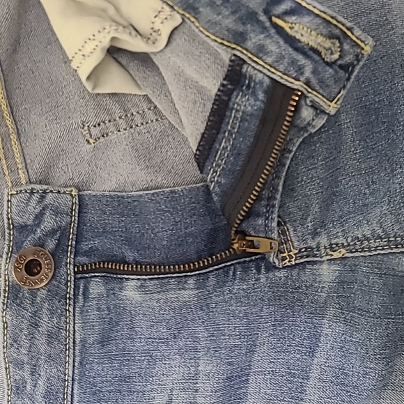 Guess Los Angeles Women's Straight Leg Light Washed Jeans - Size 29x24 - Picture 5 of 14